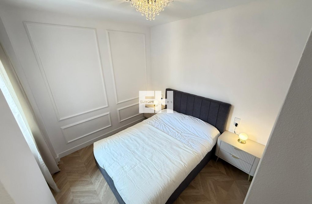 Segunda mano - Apartamento  - Torrevieja - Parque De Las Naciones