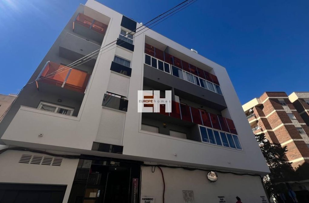 Segunda mano - Apartamento  - Torrevieja - Parque De Las Naciones