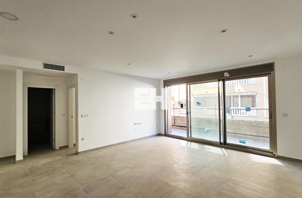 Segunda mano - Apartamento  - Torrevieja - Paseo Maritimo