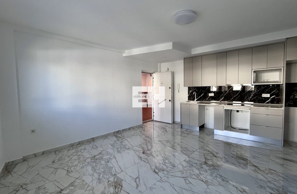 Segunda mano - Apartamento  - Torrevieja - PLAYA LOS LOCOS