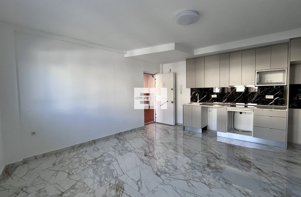 Segunda mano - Apartamento  - Torrevieja - PLAYA LOS LOCOS