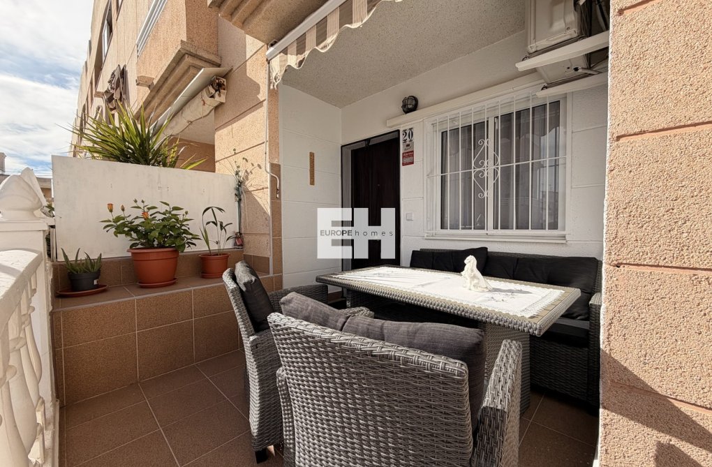 Segunda mano - Apartamento  - Torrevieja - Urb. Calas Blancas III
