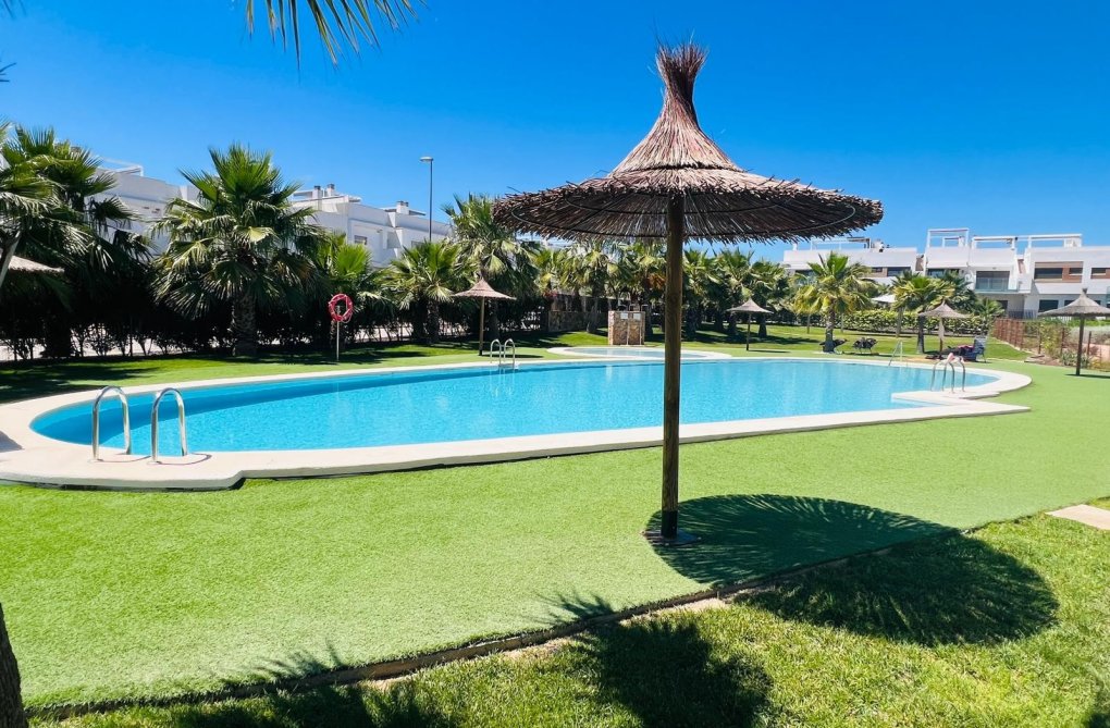 Segunda mano - Apartamento  - Vistabella Golf Entre Naranjos - Inland