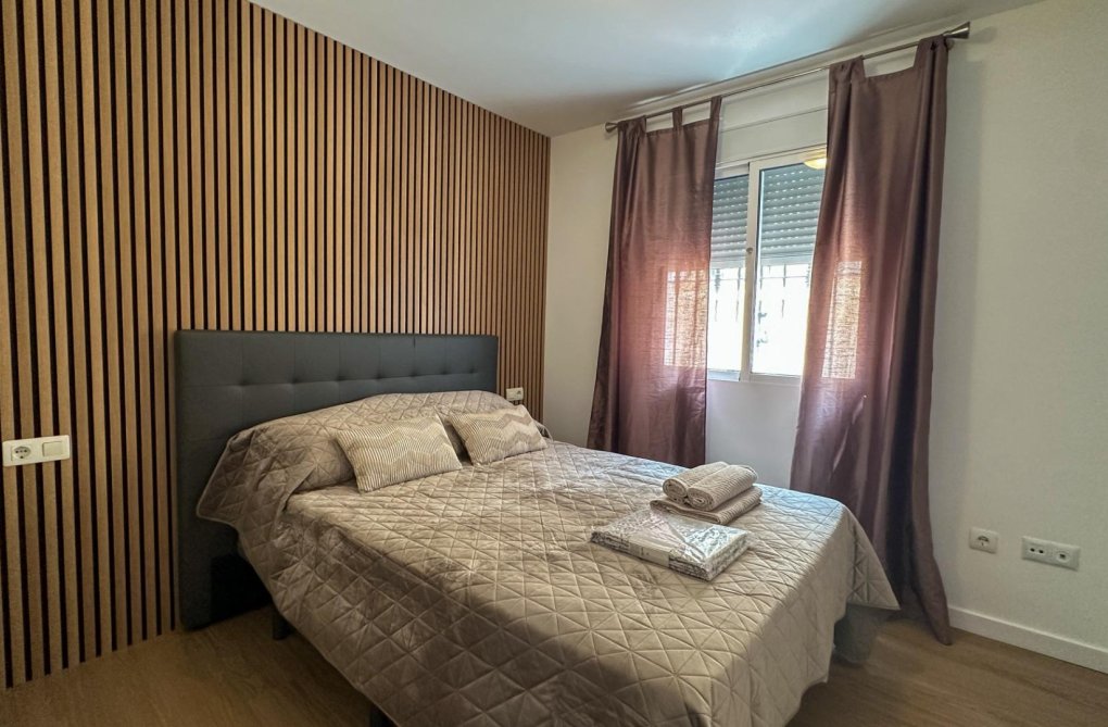 Segunda mano - Duplex - San Miguel de Salinas - Las Filipinas