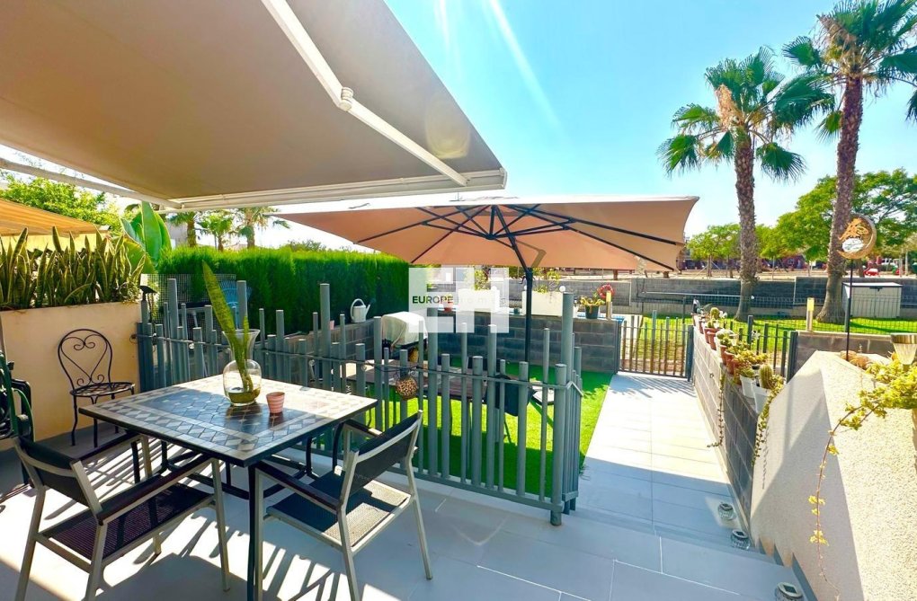 Segunda mano - town house - Torrevieja - Aguas Nuevas