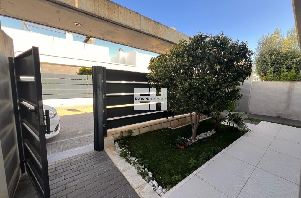 Segunda mano - villa - Orihuela Costa - Lomas de Cabo Roig