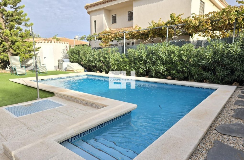 Segunda mano - villa - Orihuela Costa - Playa Flamenca