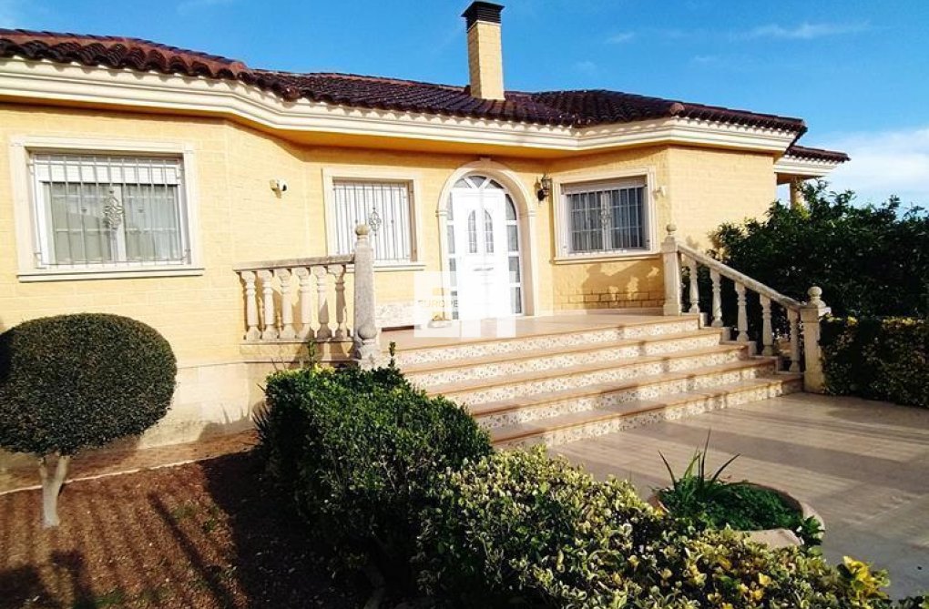 Segunda mano - villa - Orihuela - LOS DESEMPARADOS