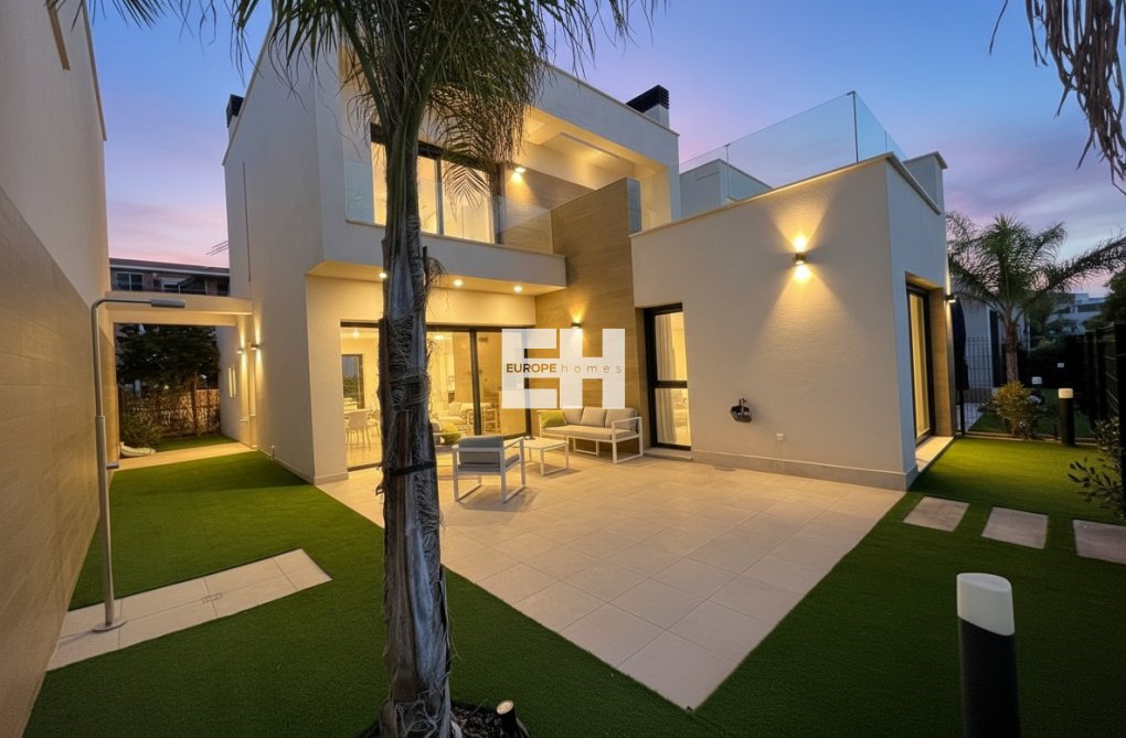 Segunda mano - villa - Santa Rosalia Resort - Inland