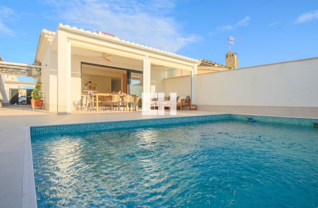 Segunda mano - villa - Torrevieja - Costa Blanca