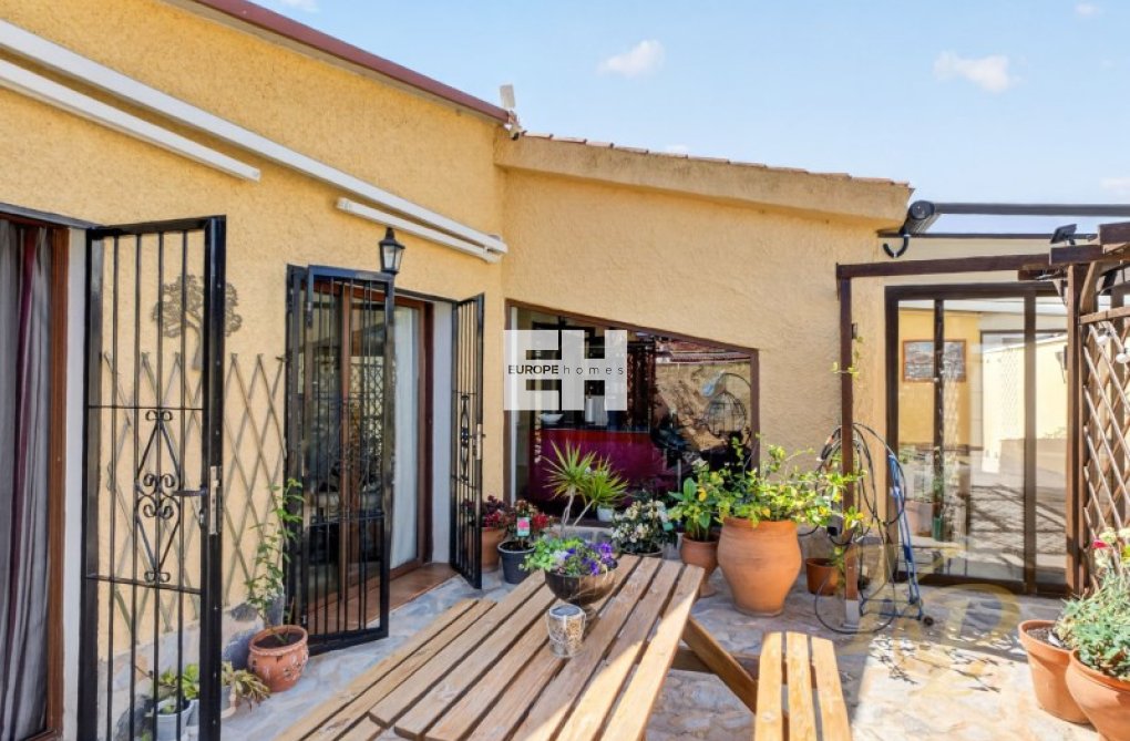 Segunda mano - villa - Torrevieja - Costa Blanca