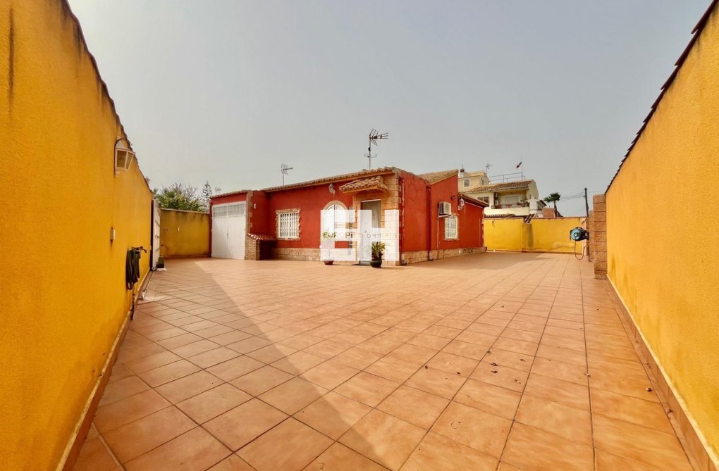 Segunda mano - villa - Torrevieja - Los Balcones - Los Altos Del Edén