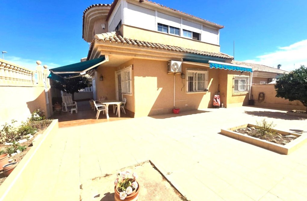 Segunda mano - villa - Torrevieja - Los Balcones - Los Altos Del Edén
