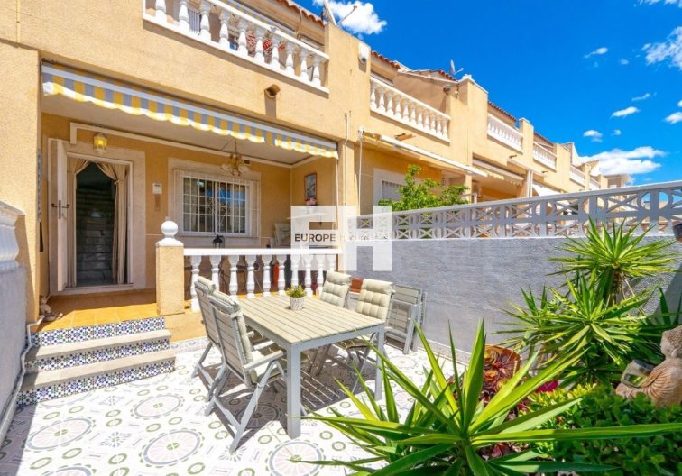 town house - Herverkoop - Torrevieja - Aguas Nuevas
