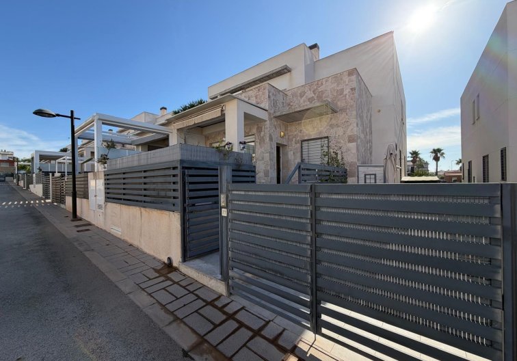 town house - Wiederverkauf - Torrevieja - Aguas Nuevas