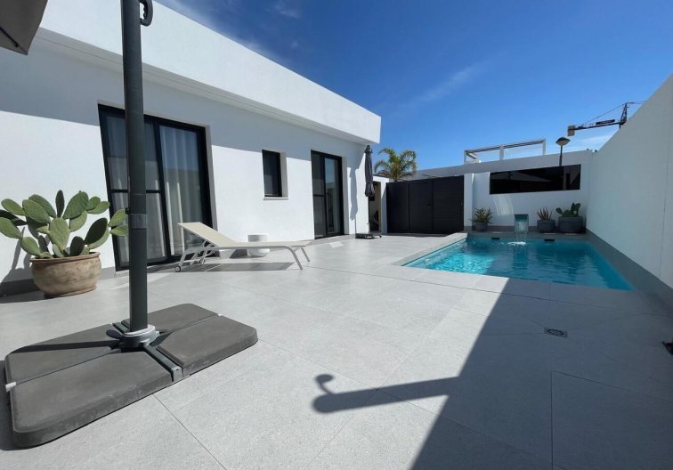 villa - Resale - Roldan - Torre Pachecco
