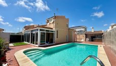 villa - Resale - Torrevieja - EH-79045