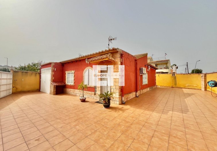 villa - Segunda mano - Torrevieja - Los Balcones - Los Altos Del Edén