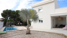 villa - Wiederverkauf - Ciudad Quesada - EH-32567