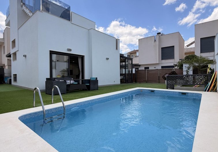villa - Wiederverkauf - Torrevieja - Aguas Nuevas