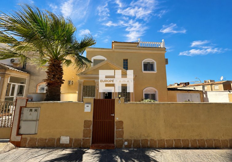 villa - Wiederverkauf - Torrevieja - Costa Blanca