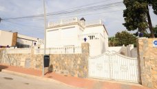 villa - Wiederverkauf - Torrevieja - EH-62189