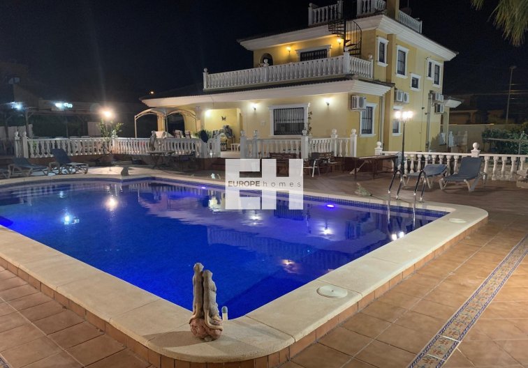 villa - Wiederverkauf - Torrevieja - Los Balcones - Los Altos Del Edén