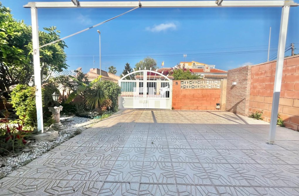 Wiederverkauf - villa - Orihuela Costa - Los Almendros-la Florida