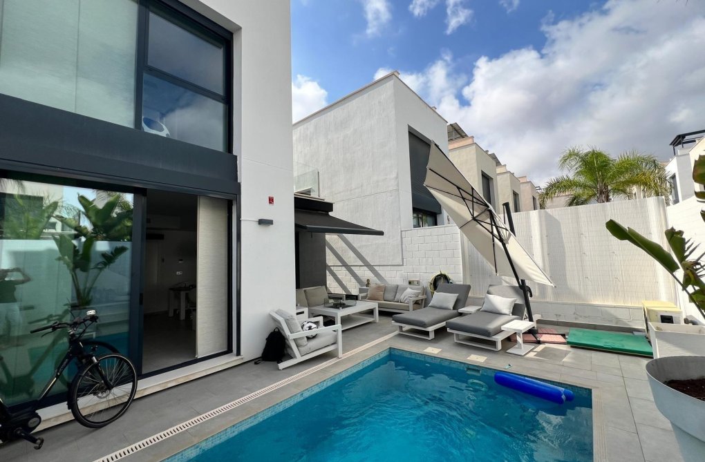 Wiederverkauf - villa - Orihuela Costa - Villamartín-las Filipinas