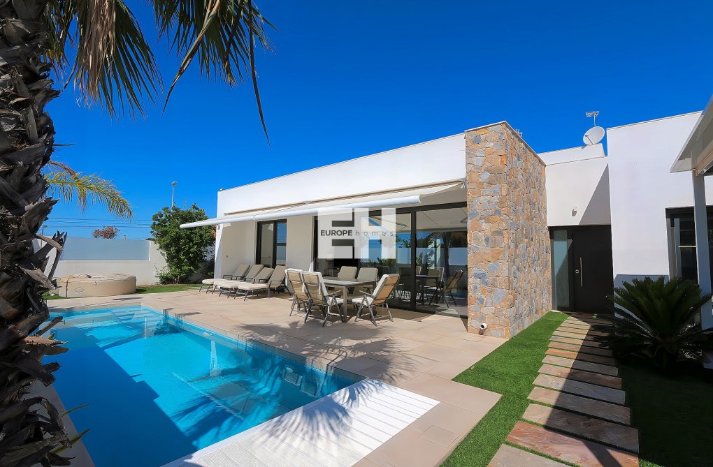 Wiederverkauf - villa - Pilar de la Horadada - Costa Blanca