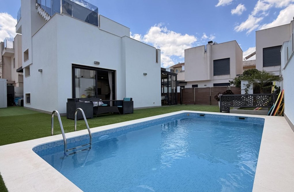 Wiederverkauf - villa - Torrevieja - Aguas Nuevas