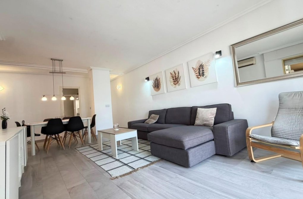 Wiederverkauf - Wohnung - Torrevieja - Centro - Muelle Pesquero