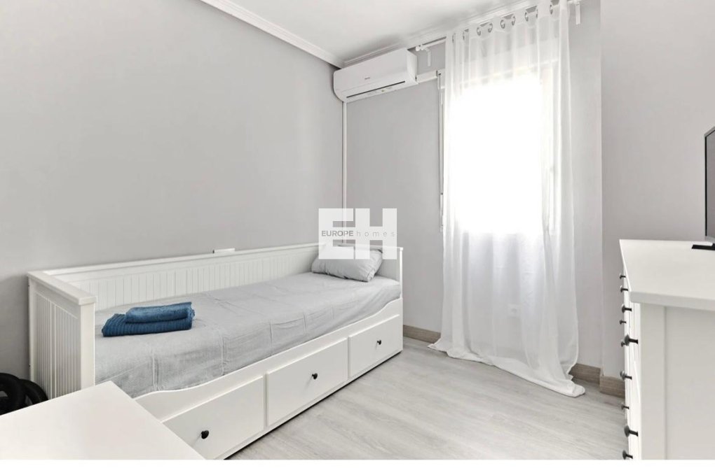 Wiederverkauf - Wohnung - Torrevieja - Centro