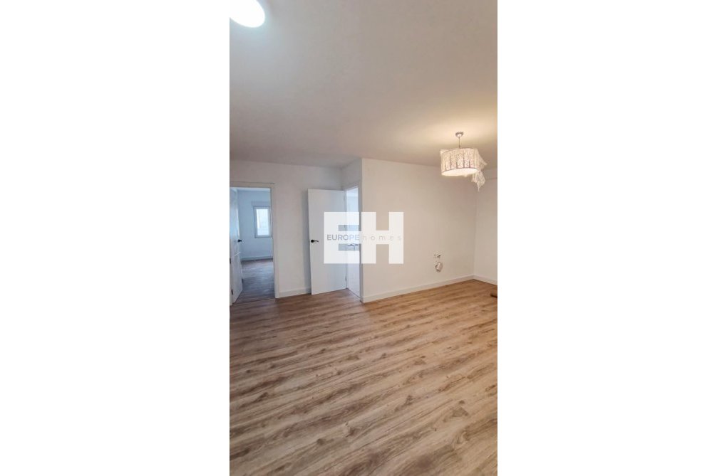 Wiederverkauf - Wohnung - Torrevieja - Centro