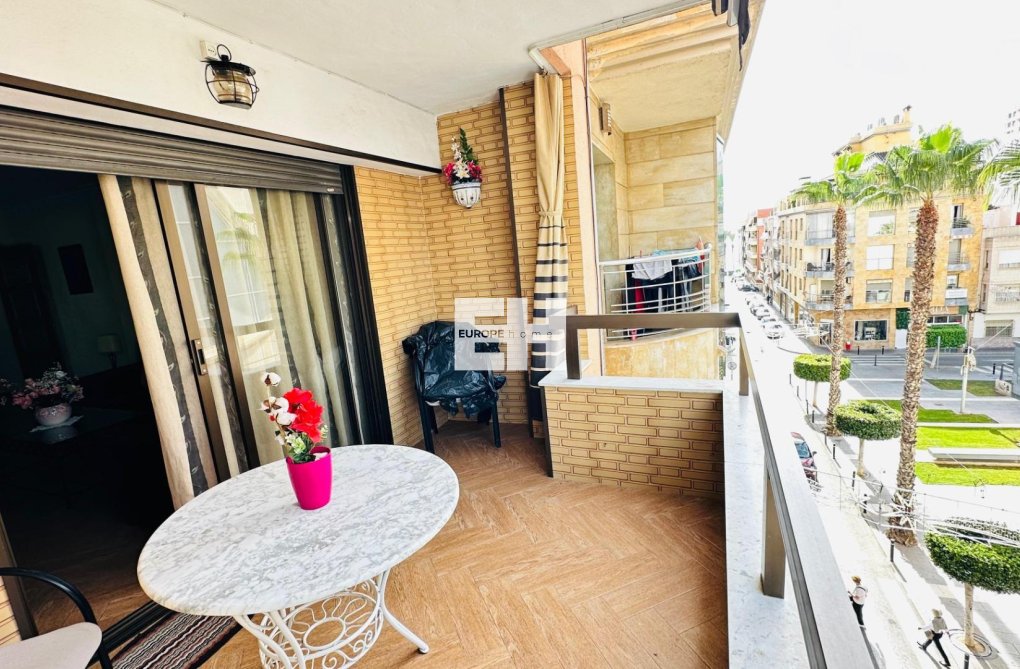 Wiederverkauf - Wohnung - Torrevieja - Centro