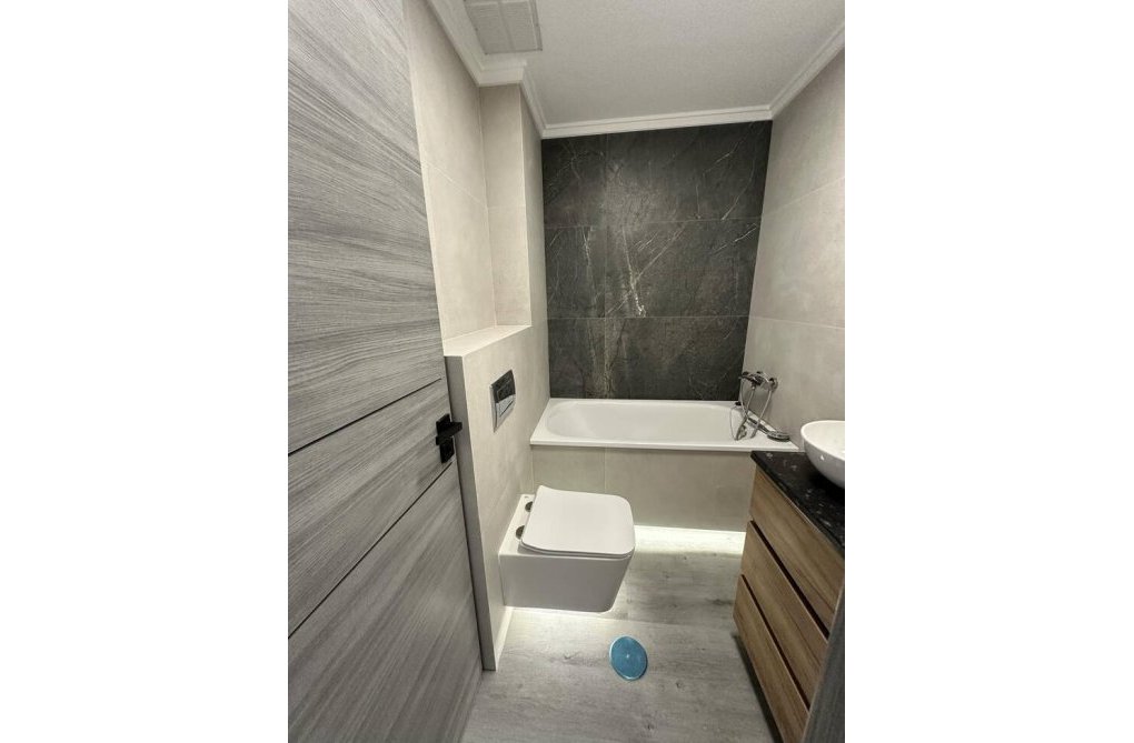 Wiederverkauf - Wohnung - Torrevieja - Centro
