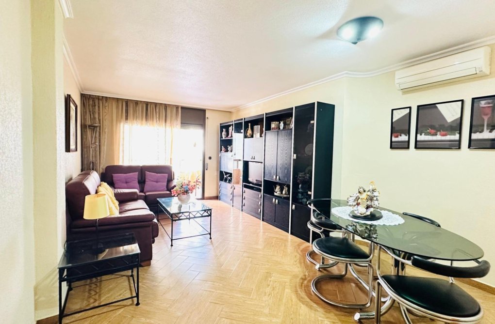 Wiederverkauf - Wohnung - Torrevieja - Centro