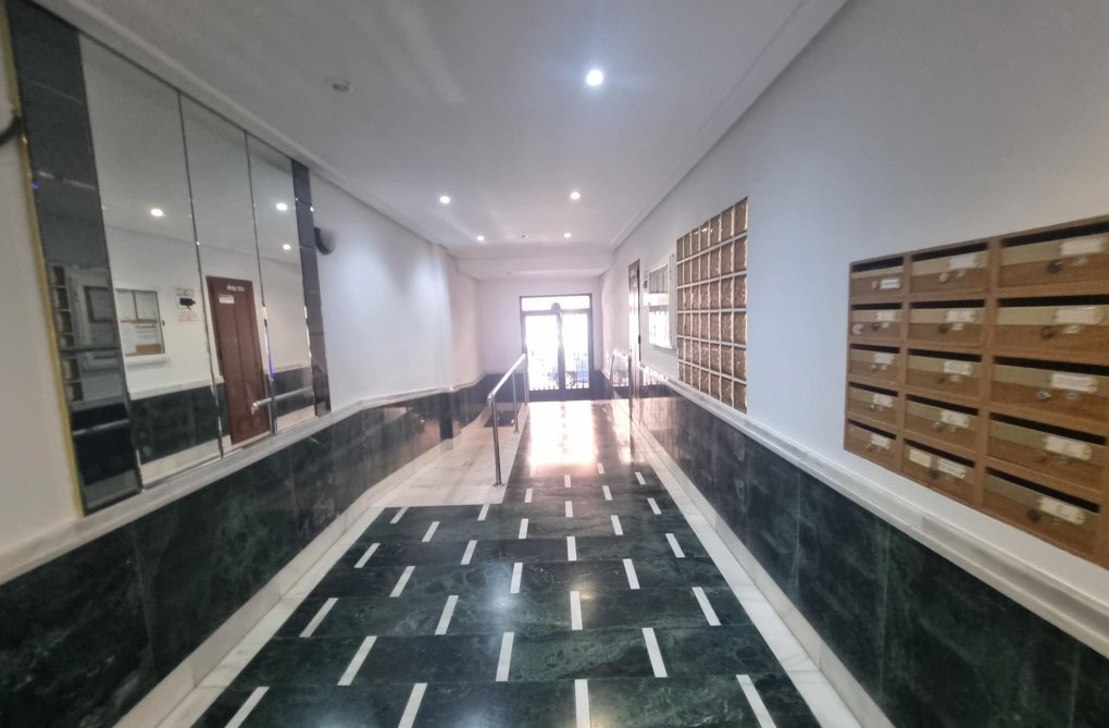 Wiederverkauf - Wohnung - Torrevieja - Estacion De Autobuses