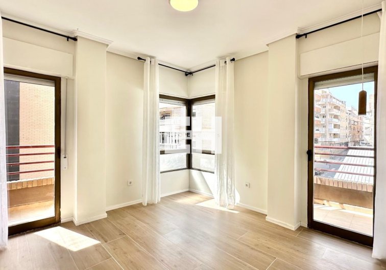 Wohnung - Wiederverkauf - Torrevieja - Centro