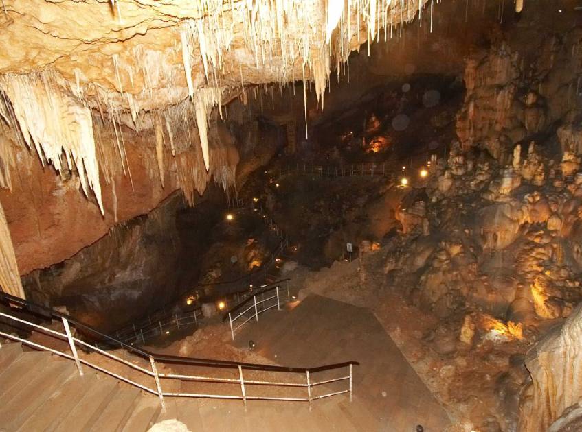 La Cueva del Rull: Un Tesoro Natural en Alicante, España