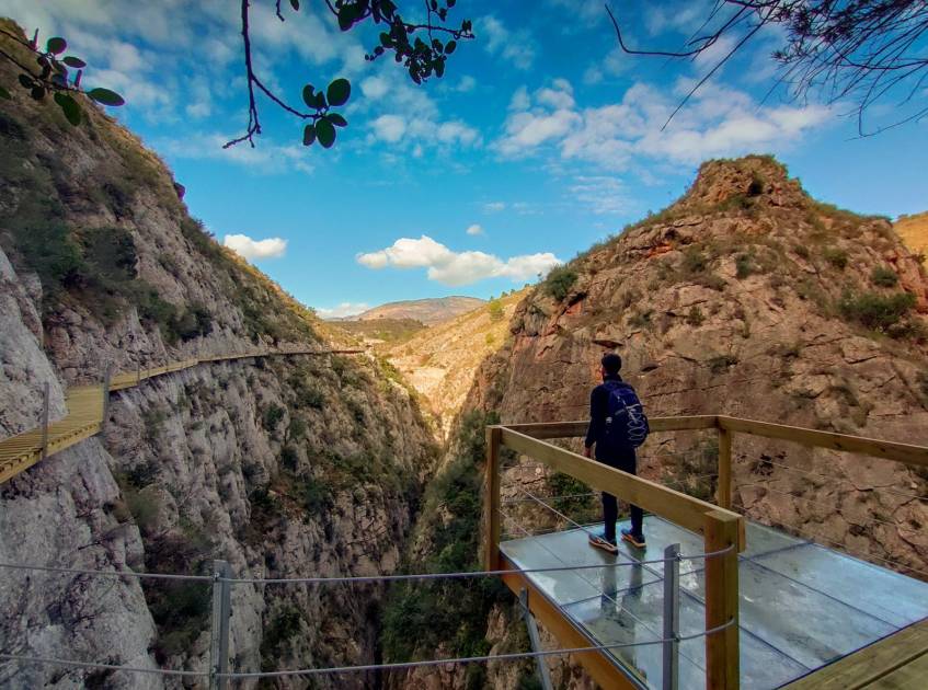 La Pasarela de Relleu: Un Destino Turístico Impresionante en Alicante, España