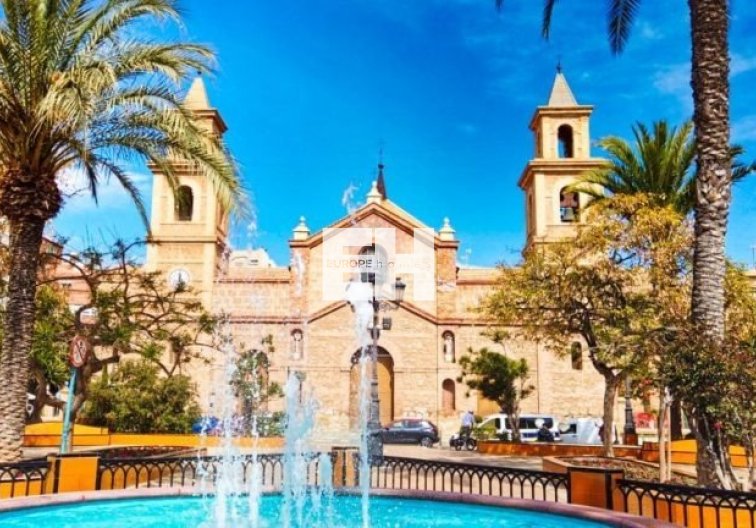 Obra Nueva - villa - Torrevieja - Aguas Nuevas