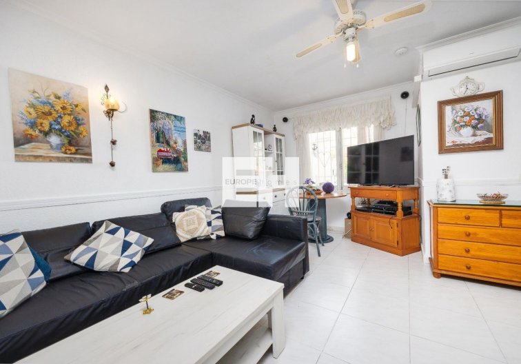 Herverkoop - villa - Torrevieja - Calas Blanca