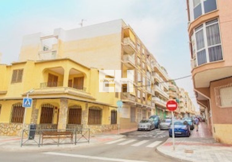 Segunda mano - Apartamento  - Torrevieja - Centro-Muelle Pesquero