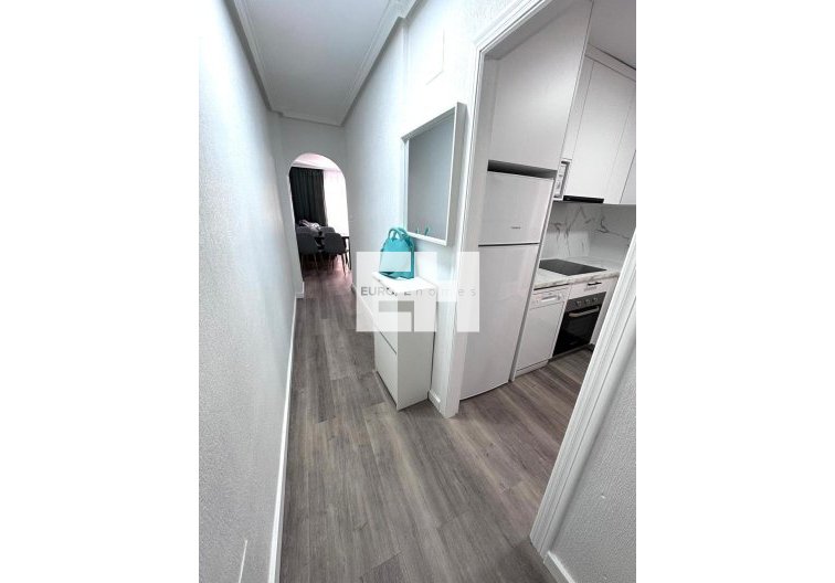 Segunda mano - Apartamento  - Torrevieja - Centro - Muelle Pesquero