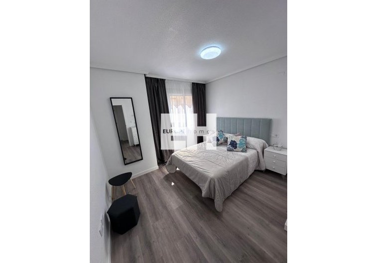 Segunda mano - Apartamento  - Torrevieja - Centro - Muelle Pesquero