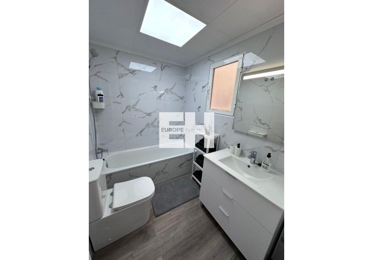 Segunda mano - Apartamento  - Torrevieja - Centro - Muelle Pesquero