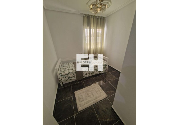 Segunda mano - Apartamento  - Torrevieja - Centro - Muelle Pesquero