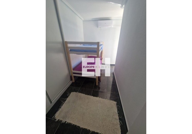 Segunda mano - Apartamento  - Torrevieja - Centro - Muelle Pesquero