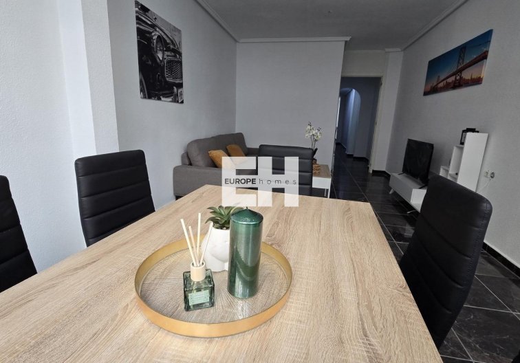 Segunda mano - Apartamento  - Torrevieja - Centro - Muelle Pesquero